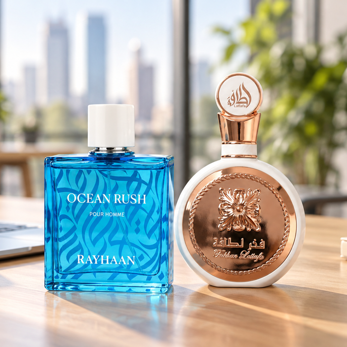 Ocean Rush de RAYHAAN y Fakhar Women de LATTAFA sobre un escritorio luminoso, junto a un portátil y una libreta