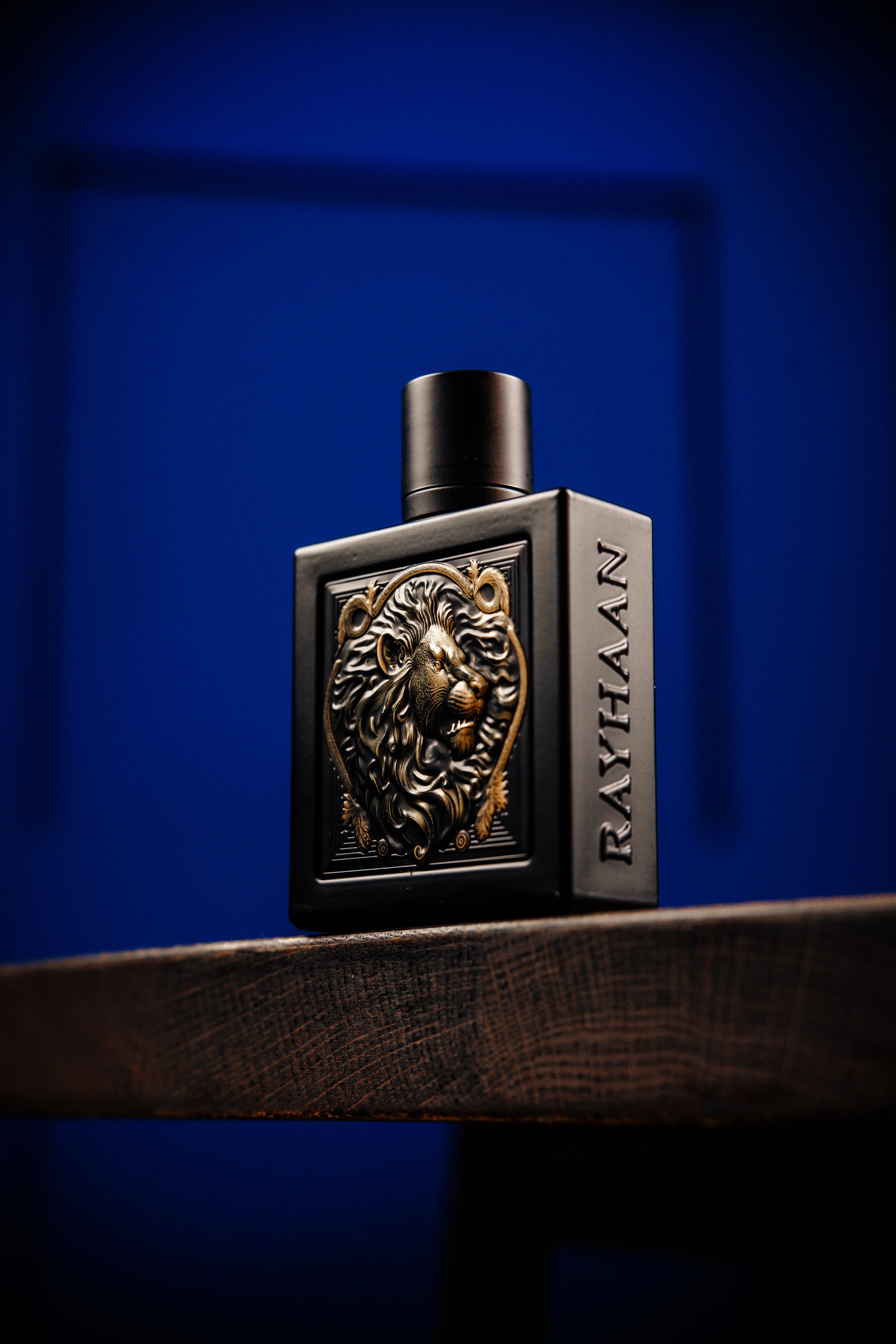 RAYHAAN LION Fragancia Masculina Audaz y Sofisticada — Arabic