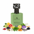 Frasco Patchouli 01 Extrait de Parfum de Swiss Arabian, botella octagonal alta verde salvia mate, texto oscuro SA SWISS ARABIAN PATCHOULI 01 EXTRAIT DE PARFUM, cuello octagonal gunmetal acanalado, tapa cúpula filigrana arabesca abierta gunmetal con anillo circular central, rodeado de pimienta rosa, bergamota, cardamomo, lavanda, toronja, grosellas, azahar, piña, menta, geranio, muguete, pachulí, tonka, olíbano, vainilla y ládano.