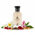 Frasco Jean Lowe Matière de Maison Alhambra EDP, botella rectangular redondeada en vidrio cristal transparente con líquido crema-marfil, logo triángulo de hojas en negro, texto negro JEAN LOWE y matière en itálica, ciervo y logo Maison Alhambra en la base, tapa cilíndrica ancha negra mate, sobre fondo blanco, rodeado de narciso, jazmín, rosa, ciclamen, oud, incienso y pachulí.