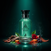 Imagen editorial de lujo Jean Lowe Fantasme de Maison Alhambra, botella vidrio transparente con líquido aqua-menta luminoso y tapa negra mate, fondo verde oscuro profundo, cacao, oud, azafrán, rosa e incienso con humo, atmósfera misteriosa y sofisticada estilo anuncio de alta perfumería nicho.