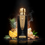 Imagen editorial de lujo Al Batal de Lattafa Pride, botella negra con textura espiral y escudo dorado con espada árabe, tapa diamante dorada, fondo negro profundo con resplandor dorado, incienso con humo, piña, cardamomo y sándalo, atmósfera poderosa y guerrera estilo anuncio de alta perfumería árabe.