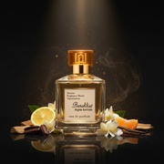 Imagen editorial de lujo Barakkat Aqua Aevum de Fragrance World EDP, botella octagonal cristal con tapa ámbar dorado brillante, iluminación dramática sobre fondo oscuro cálido, limón siciliano, mandarina, jazmín blanco, tonka y vainilla, atmósfera luminosa y sofisticada estilo anuncio de alta perfumería.