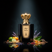 Imagen editorial de lujo Sargas de Nojoum Dubai, botella negra brillante con placa dorada punteada y tapa corona real dorada, fondo negro profundo con resplandor gris-azul sofisticado, bergamota, lavanda, vetiver, pachulí y cedro, atmósfera regia y sofisticada estilo anuncio de alta perfumería árabe.