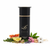 Frasco Kaaf Noir Extrait de Parfum 100ml, botella cilíndrica alta negro mate profundo con tapa cilíndrica más ancha y plana con borde saliente, franja fina champagne-dorada en la unión, caligrafía árabe كاف plateada grande, texto plateado KAAF NOIR con espaciado amplio, texto pequeño plateado extrait de parfum 100ml, rodeado de bayas de enebro, limón siciliano, naranja sanguína, cardamomo, lavanda, geranio, pachulí, cedro, almizcle blanco y vetiver.