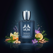 Imagen editorial de lujo Sedley de Fragrance World, botella azul-gris ahumado con escudo heráldico blanco y caballos encabritados, tapa facetada gris, fondo negro profundo con resplandor azul marino, mandarina, lavanda, vetiver y cedro, atmósfera sofisticada y fresca estilo anuncio de alta perfumería masculina.