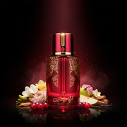 Imagen editorial de lujo Cranberry Musk de Lattafa, botella carmesí-rubí con arabescos dorados espectaculares y tapa roja con disco dorado, fondo negro profundo con resplandor rubí-carmesí, arándanos, fresia, jazmín y vainilla, atmósfera rica y femenina estilo anuncio de alta perfumería árabe.