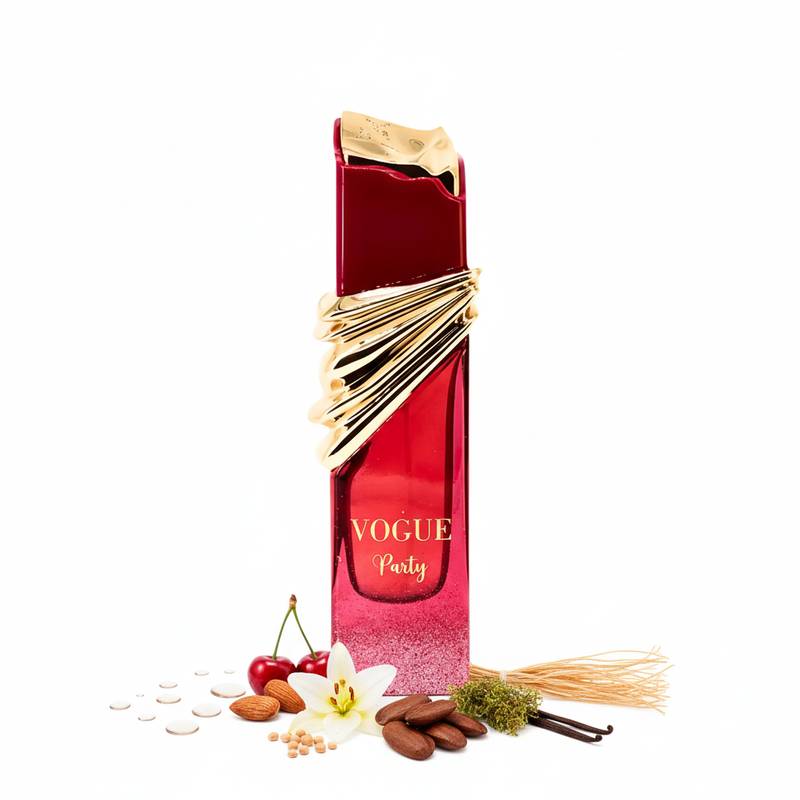 Frasco de perfume Vogue Party EDP, botella rectangular alta en rojo crimín brillante con degradado inferior rosa fucsia con purpurina, texto dorado VOGUE Party, ornamento escultórico de aspas doradas radiantes en la parte superior, borde superior irregular dentado, sobre fondo blanco, rodeado de almendra, cereza, agua de rosas, azucena, almizcle ambreta, haba tonka, vainilla, musgo de roble y vetiver.
