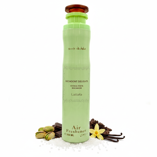 Spray ambientador Lattafa Decadent Delights Choco Pista Macaron 300ml, lata aerosol cilíndrica alta verde pistacho pastel con curvas reloj de arena, texto árabe marrón oscuro ملطف جو, bandas ornamentales, texto marrón oscuro DECADENT DELIGHTS CHOCO PISTA MACARON Lattafa Air Freshener 300 ML, tapa disco redondo ámbar-marrón, rodeado de pistachos, chocolate oscuro, vainilla y azúcar.