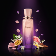 Imagen editorial de lujo Fayora de Paris Corner, botella facetada degradado blush a púrpura con tapa blush mate, fondo púrpura-negro profundo, maracuyá, rosa, violeta, jazmín y vainilla, atmósfera romántica y soñadora estilo anuncio de alta perfumería femenina.