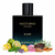 Frasco Nocturno Pour Homme Elixir de Rayhaan EDP, botella cuadrada con degradado negro brillante arriba a teal-petrol profundo abajo, arabescos en relieve tonal en la sección teal, texto dorado NOCTURNO POUR HOMME, ELIXIR y RAYHAAN, cuello negro corto con anillo acanalado, tapa cilíndrica alta negro brillante, rodeado de limón, bergamota, menta, artemisia, lavanda, geranio, piña, sándalo, cuero, labdanum y amberwood.