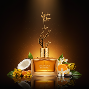 Imagen editorial de lujo Deciduous Summer EDP, botella plana con líquido ámbar dorado brillante y escultura de árbol desnudo en ramas doradas, fondo ámbar-negro profundo cálido, frutas tropicales, ylang-ylang, jazmín sambac y pachulí, atmósfera cálida y sensual estilo anuncio de perfumería nicho de lujo.
