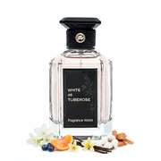 Frasco White as Tuberose de Fragrance World EDP, botella octagonal facetada ancha en cristal transparente puro, etiqueta rectangular negra mate grande con ilustración botánica sutil y texto blanco WHITE AS TUBEROSE Fragrance World, cuello facetado cristal corto con cordón trenzado negro, tapa cuadrada negro brillante con medallón plateado pequeño, rodeado de nardo, melocotón, mandarina, flores blancas, arándanos, vainilla, almizcle, azahar y sándalo.
