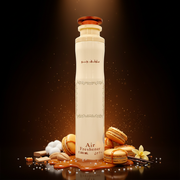 Imagen editorial de lujo Lattafa Decadent Delights Salted Caramel Macaron Air Freshener, lata aerosol crema-marfil cálido con marco ornamental caramelo y tapa ámbar, fondo negro profundo con resplandor caramelo-ámbar cálido, caramelo salado, sal marina, tonka, vainilla y macarón, atmósfera cálida e indulgente estilo anuncio de ambientador de lujo.