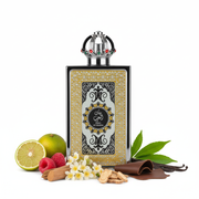 Frasco de perfume King of Arabia de Lattafa EDP 100ml, botella rectangular con marco plateado floral, banda dorada ornamentada, panel blanco con arabescos negros y medalón circular con caligrafïa árabe KING OF ARABIA, tapón corona real plateada con gemas rubí rojo y esmeralda verde y banda de diamantes, sobre fondo blanco, rodeado de bergamota, frambuesa, cedro, osmanto, raíz de lirio, cuero, vainilla y pachulí.