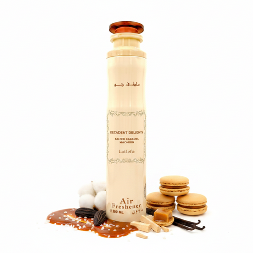 Spray ambientador Lattafa Decadent Delights Salted Caramel Macaron 300ml, lata aerosol cilíndrica alta crema-marfil cálido con curvas reloj de arena, texto árabe caramelo-marrón ملطف جو, marco ornamental rectangular, texto caramelo-marrón DECADENT DELIGHTS SALTED CARAMEL MACARON Lattafa Air Freshener 300 ML, tapa disco redondo ámbar-marrón, rodeado de caramelo salado, sal marina, tonka, sándalo, almizcle, vainilla y macarón caramelo.