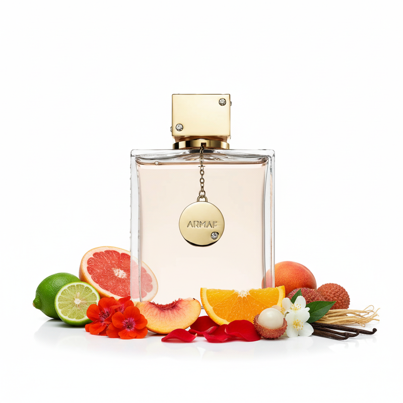 Perfume con notas de bergamota, pomelo, durazno, naranja, geranio, jazmín, lichi, rosa, almizcle, pachulí, vainilla y vetiver
