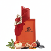 Perfume con notas de cardamomo, esclarea, manzana, higo, sándalo, raíz de lirio, haba tonka, ámbar gris y almizcle