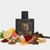 Perfume con notas de hojas de ciprés, azafrán, cardamomo, bergamota, pomelo, té rooibos, rosa, nuez moscada, jazmín, oud, cedro, cuero, sándalo, ámbar, haba tonka, vainilla y almizcle