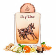 Perfume con notas de incienso de olíbano, manzana, bergamota, mandarina, cardamomo, flor de azahar del naranjo, rosa, vainilla, madera de gaiac, almizcle, cedro y ambroxan