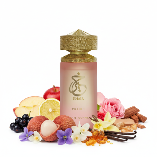 Perfume con notas de litchi, grosellas negras, manzana roja, limón italiano, violeta, rosa, jazmín Sambac, azúcar caramelizada, vainilla, almizcle, ámbar, sándalo y cedro