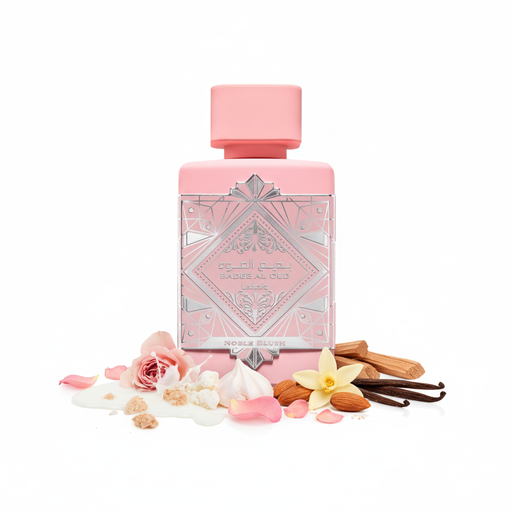 Perfume con notas de rose milk (leche y rosa), merengue, almendra, vainilla, sándalo y almizcle